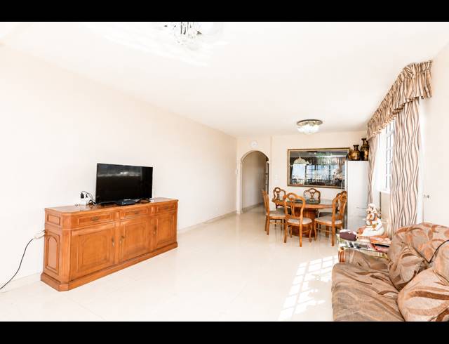 2 BEDROOM APARTMENT FOR SALE IN ESSENWOOD